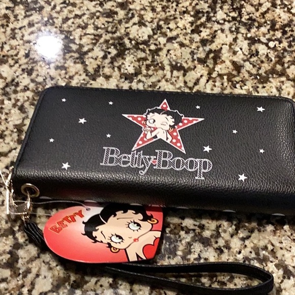 NEW BETTY BOOP WRISTLET - Picture 2 of 4